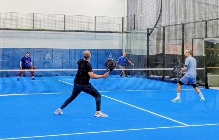 Prepping the vibora! A padel player prepares for a vibora as his partner looks on and his opponents prepare to respond